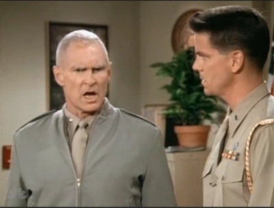 MAJOR_DAD_-_E3X08_LADY_IN_WAITING_073.jpg