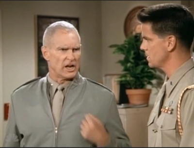 MAJOR_DAD_-_E3X08_LADY_IN_WAITING_076.jpg