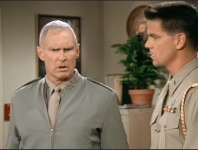 MAJOR_DAD_-_E3X08_LADY_IN_WAITING_078.jpg