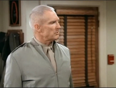 MAJOR_DAD_-_E3X08_LADY_IN_WAITING_089.jpg