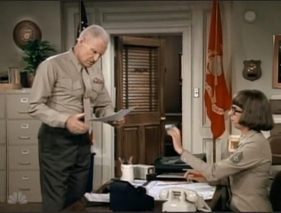 MAJOR_DAD_-_E3X08_LADY_IN_WAITING_118.jpg