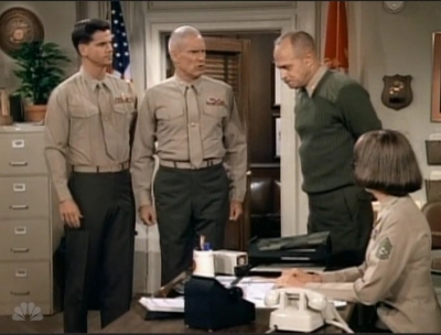 MAJOR_DAD_-_E3X08_LADY_IN_WAITING_165.jpg