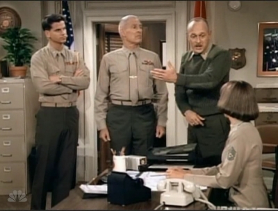 MAJOR_DAD_-_E3X08_LADY_IN_WAITING_175.jpg