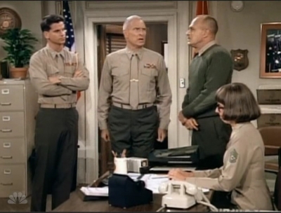 MAJOR_DAD_-_E3X08_LADY_IN_WAITING_179.jpg