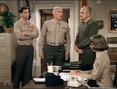 MAJOR_DAD_-_E3X08_LADY_IN_WAITING_180.jpg