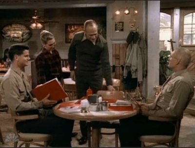 MAJOR_DAD_-_E3X08_LADY_IN_WAITING_250.jpg