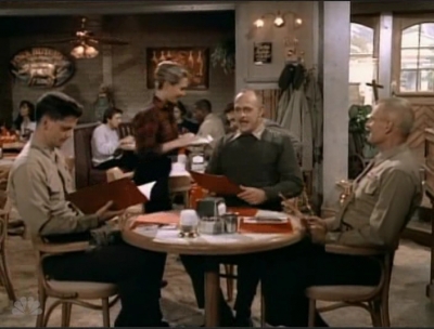 MAJOR_DAD_-_E3X08_LADY_IN_WAITING_260.jpg