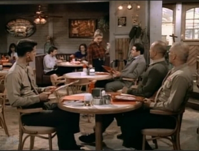MAJOR_DAD_-_E3X08_LADY_IN_WAITING_275.jpg