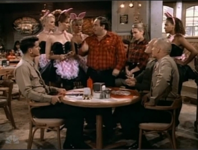 MAJOR_DAD_-_E3X08_LADY_IN_WAITING_352.jpg