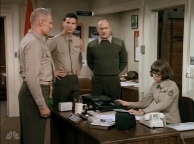 MAJOR_DAD_-_E3X13_WHOS_THAT_BLONDE_059.jpg
