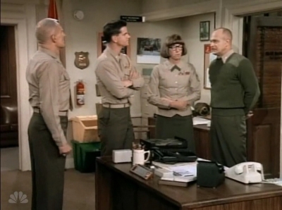 MAJOR_DAD_-_E3X13_WHOS_THAT_BLONDE_102.jpg