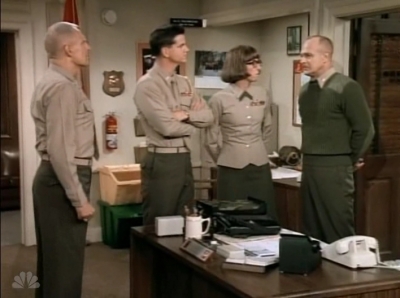 MAJOR_DAD_-_E3X13_WHOS_THAT_BLONDE_104.jpg