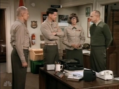 MAJOR_DAD_-_E3X13_WHOS_THAT_BLONDE_141.jpg