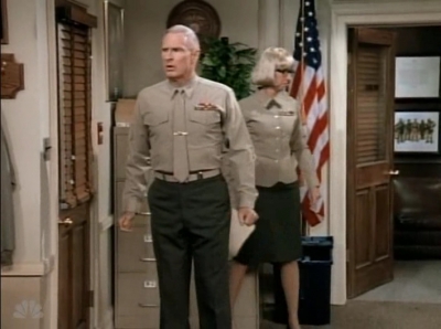 MAJOR_DAD_-_E3X13_WHOS_THAT_BLONDE_170.jpg