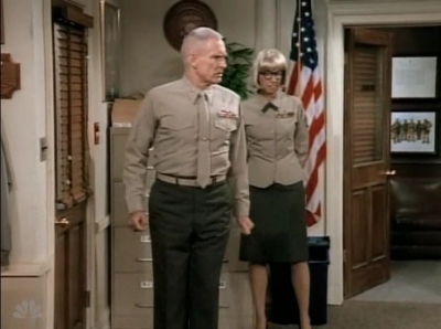 MAJOR_DAD_-_E3X13_WHOS_THAT_BLONDE_173.jpg