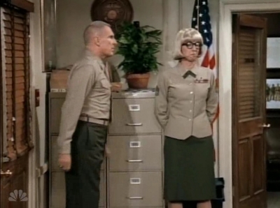 MAJOR_DAD_-_E3X13_WHOS_THAT_BLONDE_185.jpg