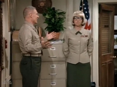 MAJOR_DAD_-_E3X13_WHOS_THAT_BLONDE_187.jpg