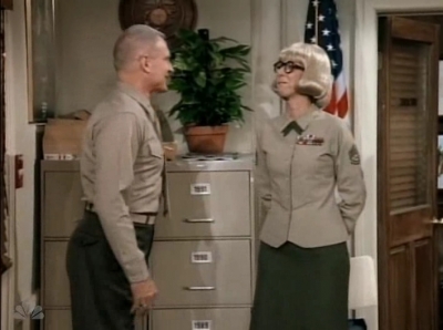 MAJOR_DAD_-_E3X13_WHOS_THAT_BLONDE_188.jpg