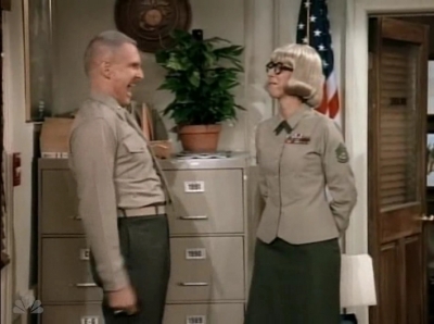 MAJOR_DAD_-_E3X13_WHOS_THAT_BLONDE_189.jpg