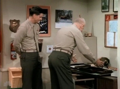 MAJOR_DAD_-_E3X13_WHOS_THAT_BLONDE_196.jpg