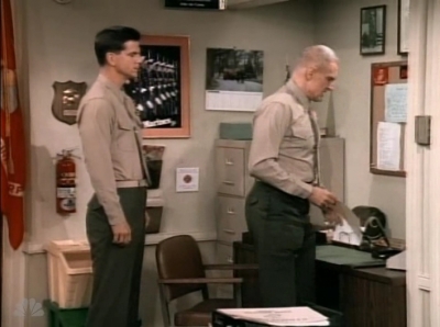MAJOR_DAD_-_E3X13_WHOS_THAT_BLONDE_297.jpg