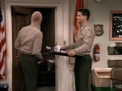 MAJOR_DAD_-_E3X13_WHOS_THAT_BLONDE_328.jpg