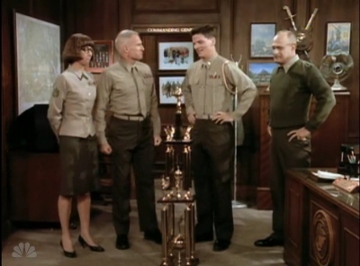 MAJOR_DAD_-_E3X14_WEVE_GOT_TROUBLE_023.jpg
