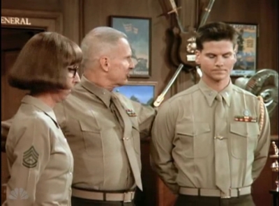 MAJOR_DAD_-_E3X14_WEVE_GOT_TROUBLE_113.jpg