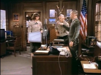 MAJOR_DAD_-_E3X15_THREES_A_CROWD_332.jpg