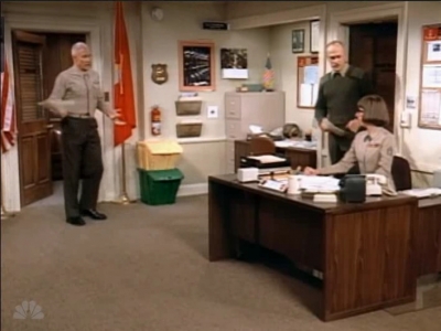 MAJOR_DAD_-_E3X19_WHEN_GUNNY_TALKS_015.jpg
