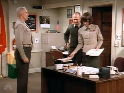 MAJOR_DAD_-_E3X19_WHEN_GUNNY_TALKS_030.jpg