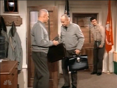 MAJOR_DAD_-_E3X19_WHEN_GUNNY_TALKS_383.jpg