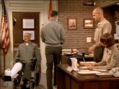 MAJOR_DAD_-_E4X03_HERES_LOOKING_AT_YOU_POL_020.jpg