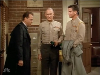 MAJOR_DAD_-_E4X15_COME_RAIN_OR_COME_SHINE_049.jpg