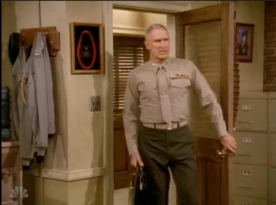 MAJOR_DAD_-_E4X19_GUNNY_GETS_ROBBED_003.jpg