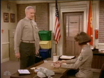MAJOR_DAD_-_E4X19_GUNNY_GETS_ROBBED_009.jpg