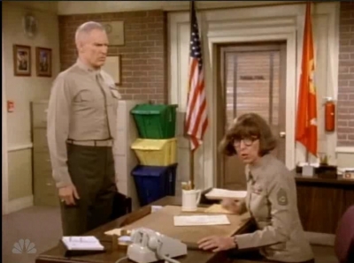 MAJOR_DAD_-_E4X19_GUNNY_GETS_ROBBED_016.jpg