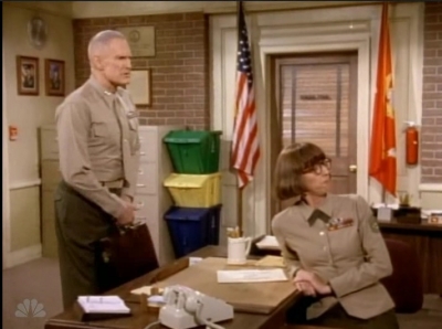 MAJOR_DAD_-_E4X19_GUNNY_GETS_ROBBED_020.jpg