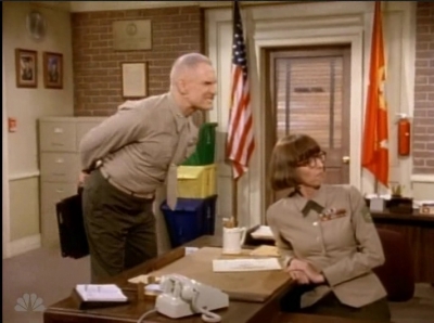 MAJOR_DAD_-_E4X19_GUNNY_GETS_ROBBED_022.jpg