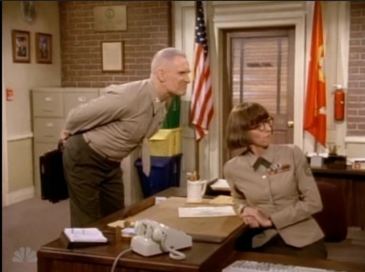 MAJOR_DAD_-_E4X19_GUNNY_GETS_ROBBED_024.jpg