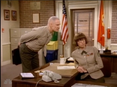 MAJOR_DAD_-_E4X19_GUNNY_GETS_ROBBED_027.jpg
