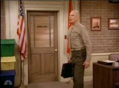 MAJOR_DAD_-_E4X19_GUNNY_GETS_ROBBED_029.jpg
