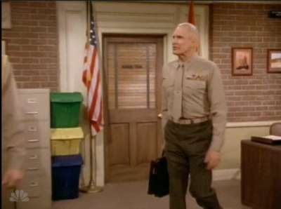 MAJOR_DAD_-_E4X19_GUNNY_GETS_ROBBED_030.jpg