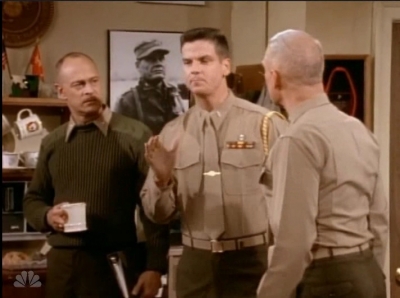 MAJOR_DAD_-_E4X19_GUNNY_GETS_ROBBED_041.jpg