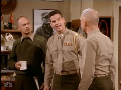 MAJOR_DAD_-_E4X19_GUNNY_GETS_ROBBED_045.jpg