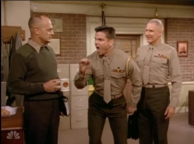 MAJOR_DAD_-_E4X19_GUNNY_GETS_ROBBED_048.jpg