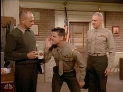MAJOR_DAD_-_E4X19_GUNNY_GETS_ROBBED_049.jpg
