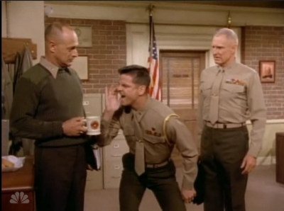 MAJOR_DAD_-_E4X19_GUNNY_GETS_ROBBED_050.jpg