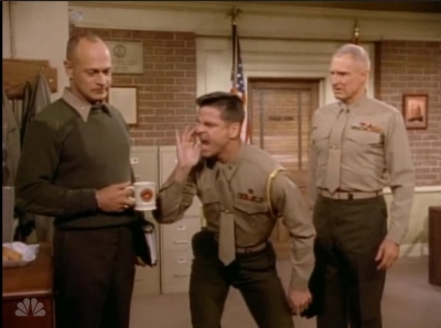 MAJOR_DAD_-_E4X19_GUNNY_GETS_ROBBED_052.jpg