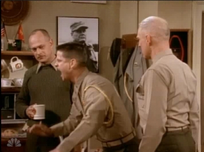 MAJOR_DAD_-_E4X19_GUNNY_GETS_ROBBED_053.jpg